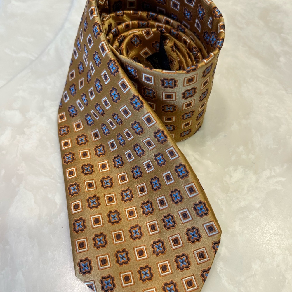 Ermenegildo Zegna Luxurious Silk Geometric Patterned Tie - Gold & Blue, Italian - Picture 2 of 13